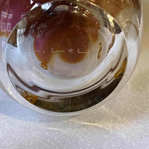 Louis Leloup, vase en cristal à décor « plumes de paon »