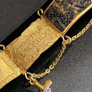 Christian LACROIX, bracelet manchette articulé en métal doré, strass et motifs en brocart