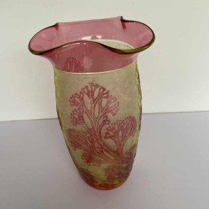 Cristallerie du val-Saint-Lambert, Algues vaas urane glas bekleed en met zuur geëtst, 1897