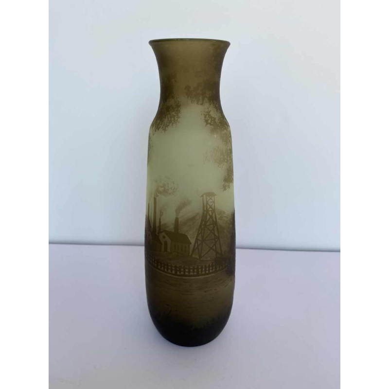 Val-Saint-Lambert, vase multicouches à décor industriel de mine de charbon, ca 1910