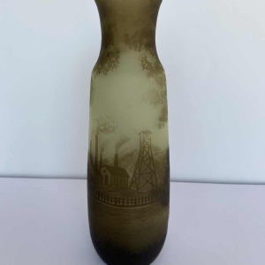 Val-Saint-Lambert, vase multicouches à décor industriel de mine de charbon, ca 1910