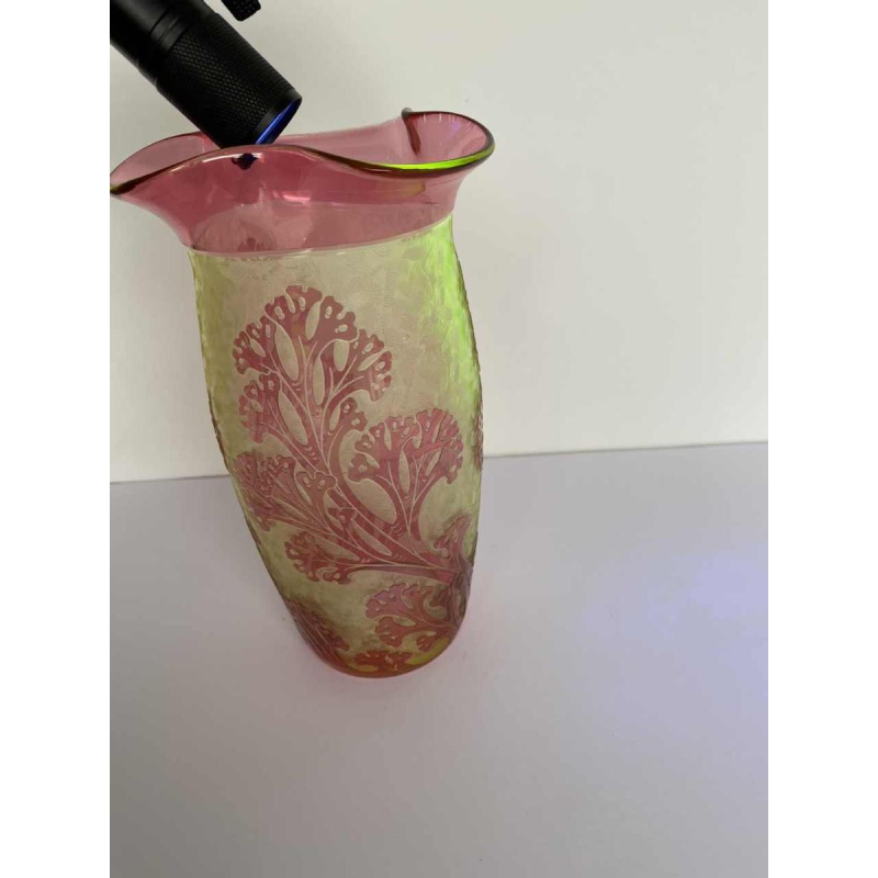 Cristallerie du val-Saint-Lambert, Algues vase urane glass lined and acid-etched, 1897