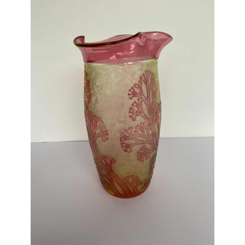 Cristallerie du val-Saint-Lambert, Algues vase urane glass lined and acid-etched, 1897
