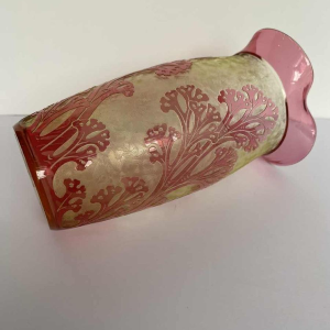 Cristallerie du val-Saint-Lambert, Algues vase urane glass lined and acid-etched, 1897