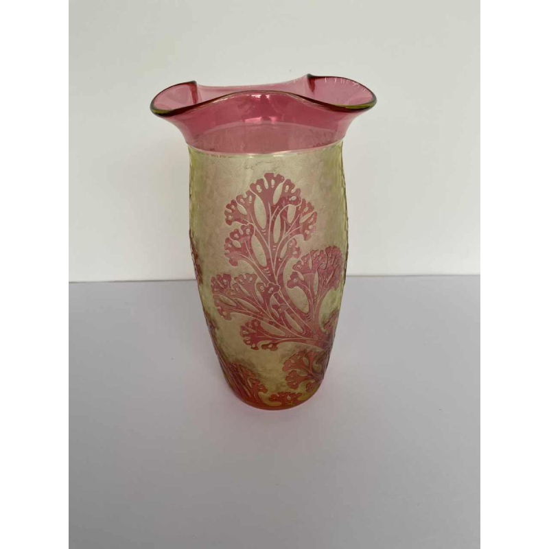 Cristallerie du val-Saint-Lambert, Algues vase urane glass lined and acid-etched, 1897