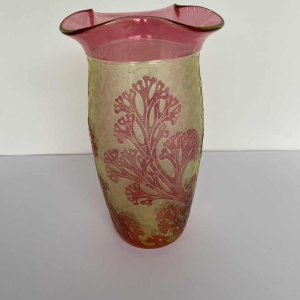 Cristallerie du val-Saint-Lambert, Algues vaas urane glas bekleed en met zuur geëtst, 1897