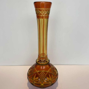 Val Saint Lambert, vase à long col en cristal urane taillé, doublé orange