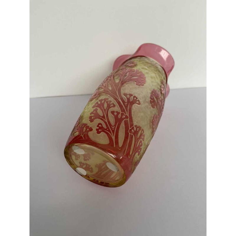 Cristallerie du val-Saint-Lambert, Algues vase urane glass lined and acid-etched, 1897