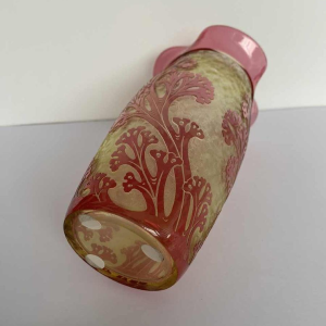 Cristallerie du val-Saint-Lambert, Algues vase urane glass lined and acid-etched, 1897