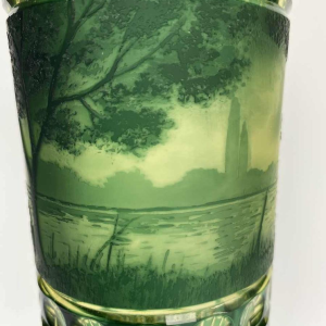 Val-Saint-Lambert, vase à l'urane, décor de paysage lacustre dégagé à l'acide