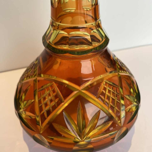 Val Saint Lambert, vase à long col en cristal urane taillé, doublé orange