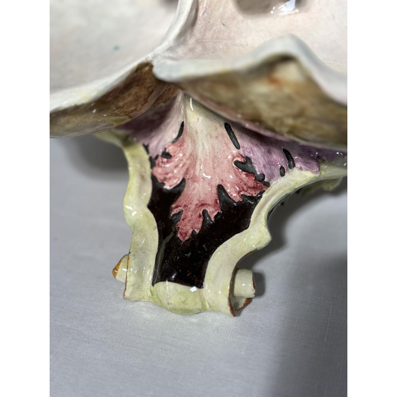 Grand centre de table en majolique, Putti et coquilles, Italie fin 19e s - début 20e s