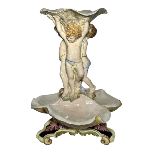 Groot majolica-middenstuk met putti en schelpen, Italië, eind 19e - begin 20e eeuw