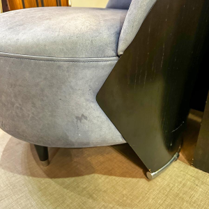 Ligne Roset, fauteuil cuir et bois, 21e siècle