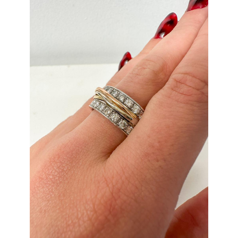 Bague en or blanc et diamants, création unique, 21e siècle