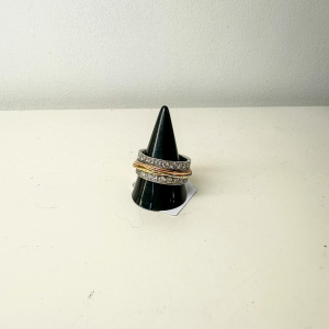 Bague en or blanc et diamants, création unique, 21e siècle