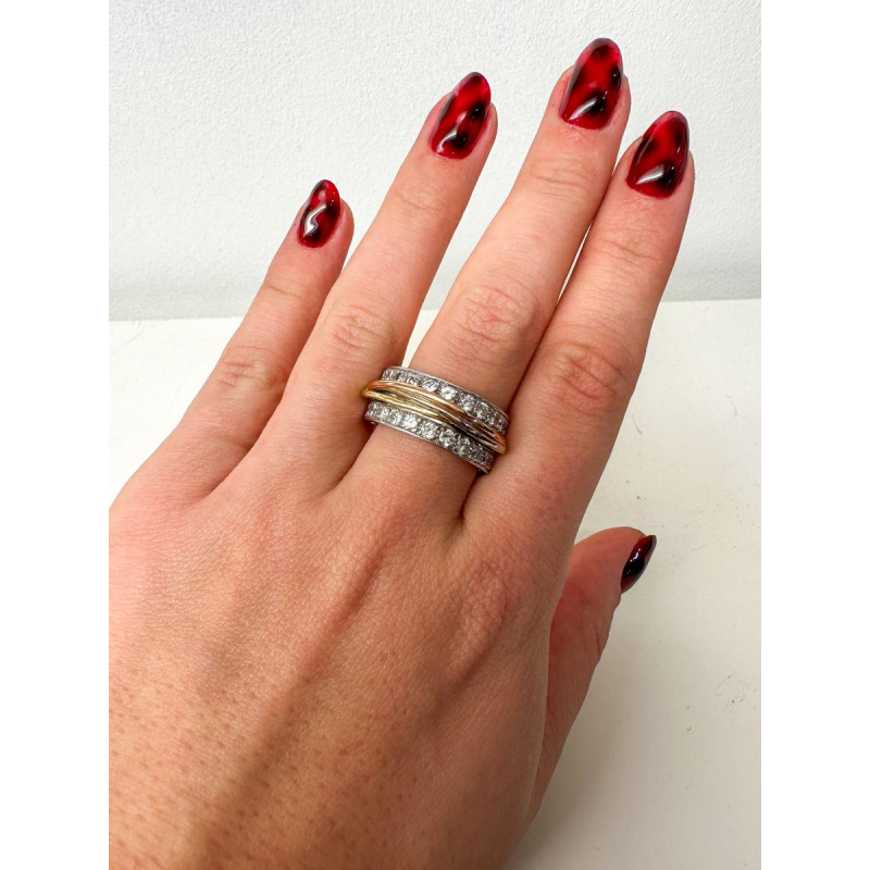 Bague en or blanc et diamants, création unique, 21e siècle