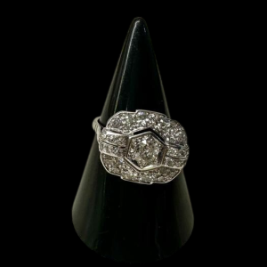 Art Deco ring in platinum and diamonds, 20th century