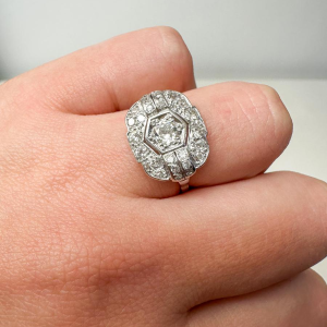 Bague Art Déco en platine et diamants, 20e siècle
