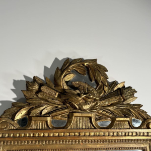 Miroir à fronton en bois doré sculpté, France, début XIXe siècle