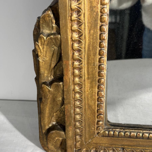 Miroir à fronton en bois doré sculpté, France, début XIXe siècle