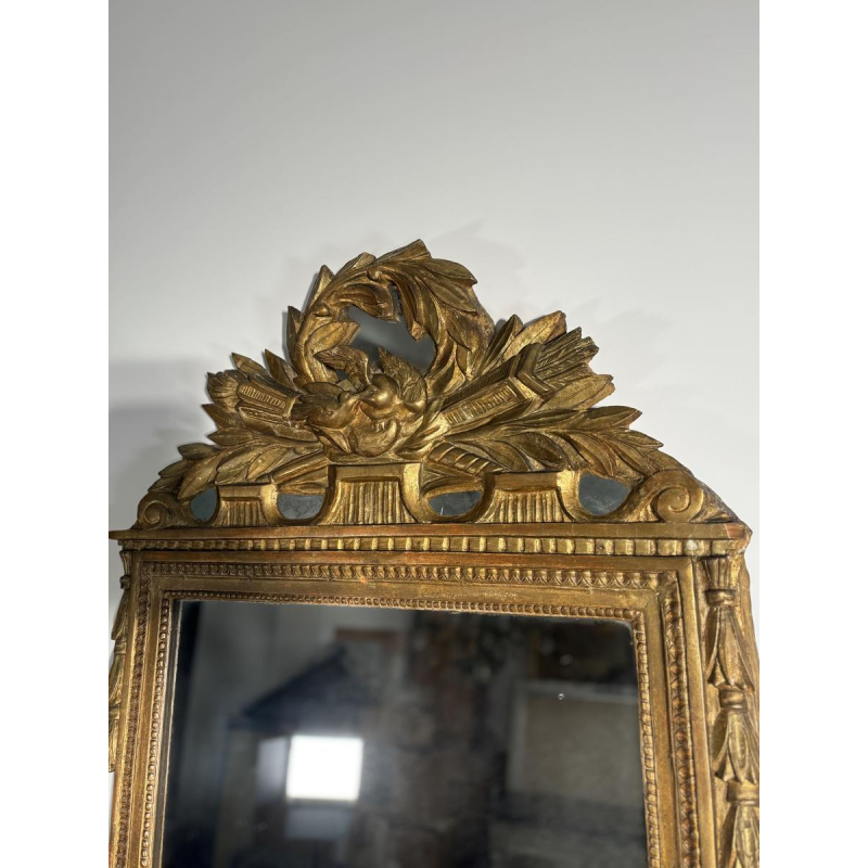 Miroir à fronton en bois doré sculpté, France, début XIXe siècle