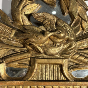 Miroir à fronton en bois doré sculpté, France, début XIXe siècle
