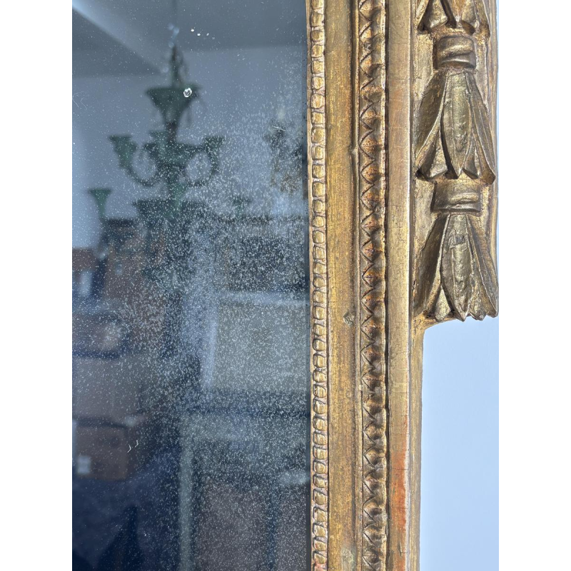 Miroir à fronton en bois doré sculpté, France, début XIXe siècle