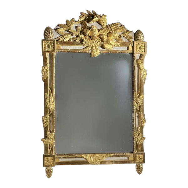 Miroir Louis XVI en bois sculpté et doré, rechampi, XVIIIe siècle