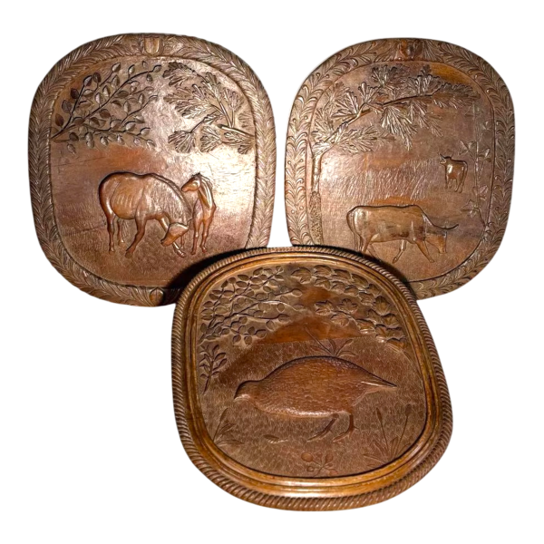 Set van drie uit één stuk gesneden panelen met dierendecoratie, Volkskunst, ca. 1900