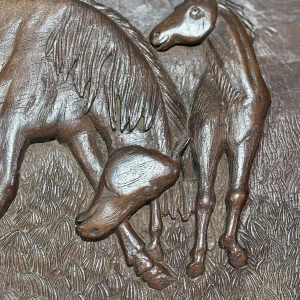 Ensemble de trois panneaux monoxyles sculptés à décor animalier, Art populaire, ca 1900