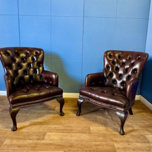 Paire de petits fauteuils chesterfield anglais - milieu du XXe siècle