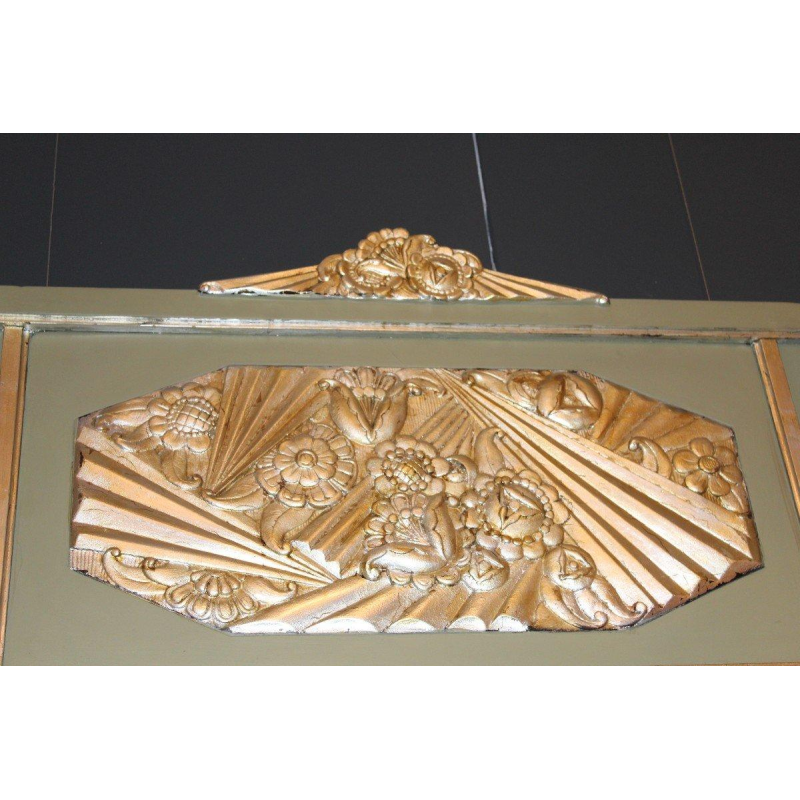Miroir Art Déco avec ornements en stuc à la feuille d'argent, vers 1930