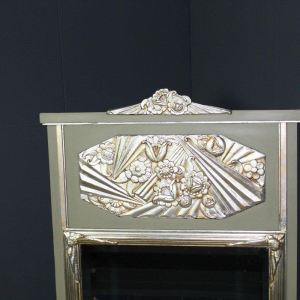 Miroir Art Déco avec ornements en stuc à la feuille d'argent, vers 1930