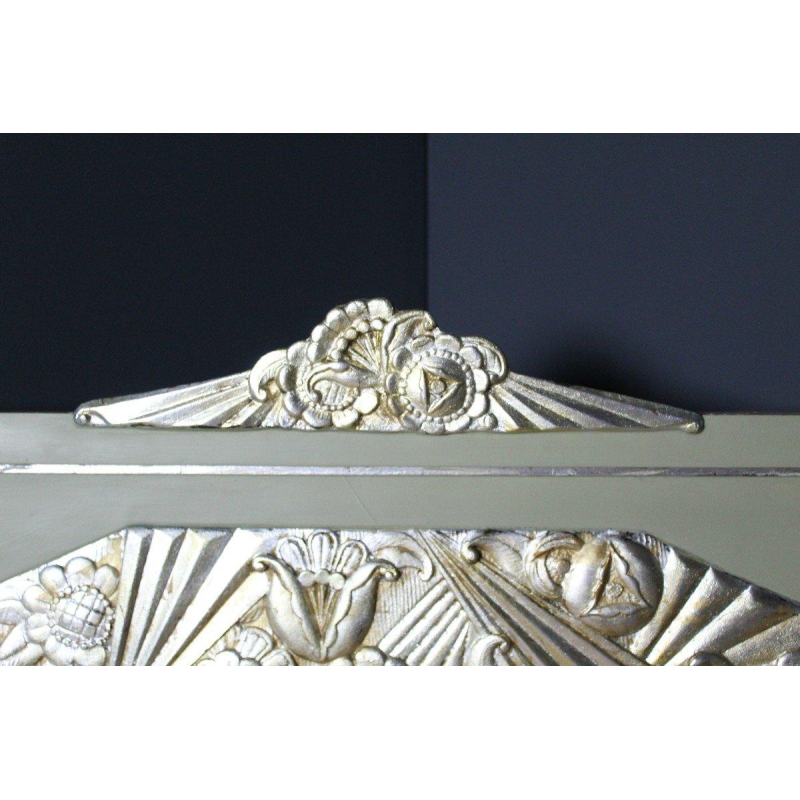 Miroir Art Déco avec ornements en stuc à la feuille d'argent, vers 1930