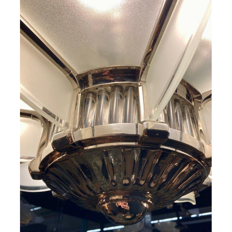 Henri Petitot, belangrijke achthoekige Art Deco kroonluchter, vernikkeld brons en gezandstraald glas, ca. 1930