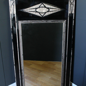 Large Art Deco mirror, wood and silver-patinated stucco, early 20th century