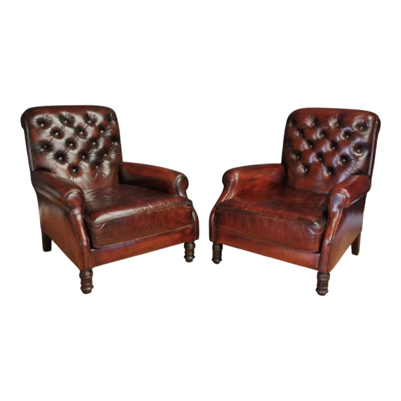 Paire de fauteuils en cuir restaurés du Château de Beauchêne à Saint-Saturnin-du-Limet, France ca 1880