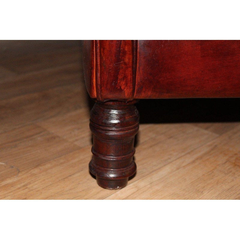 Paire de fauteuils en cuir restaurés du Château de Beauchêne à Saint-Saturnin-du-Limet, France ca 1880