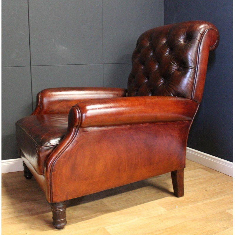 Paire de fauteuils en cuir restaurés du Château de Beauchêne à Saint-Saturnin-du-Limet, France ca 1880