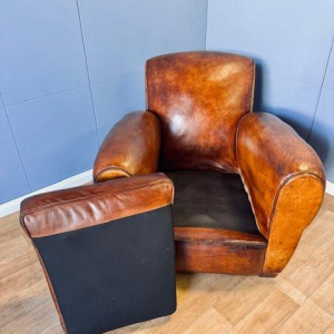 Fauteuil club classique Art Déco en cuir - France vers 1920