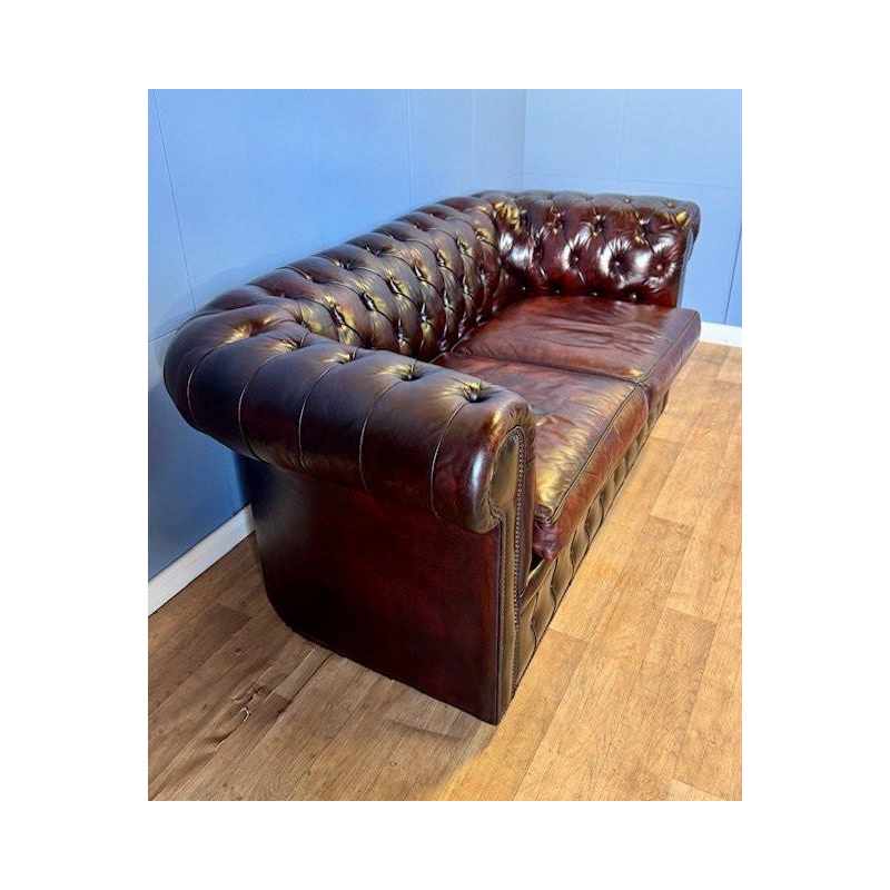 Two-seater English Chesterfield sofa, original polished leather, circa 1960/70