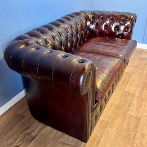 Engelse Chesterfield-tweezitsbank, origineel gepolijst leer, circa 1960/70