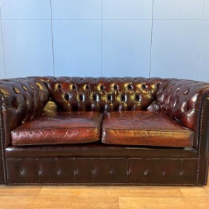 Engelse Chesterfield-tweezitsbank, origineel gepolijst leer, circa 1960/70