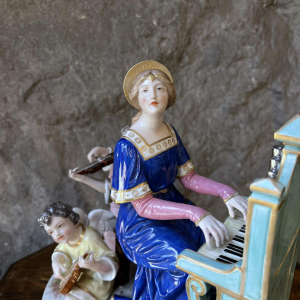 Achille-Bloch Paris Manufacture - Saint Cecilia - French porcelain statuette, circa 1900