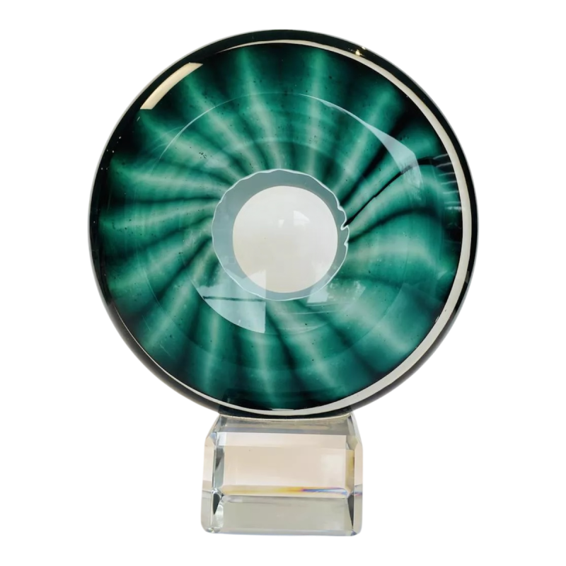 Alfred Collard, sculptuur "Disc" in helder kristal, drievoudig uitgevoerd in wit en groen
