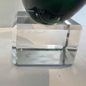 Alfred Collard, sculpture "Disque" de cristal clair, triplé de blanc et de vert