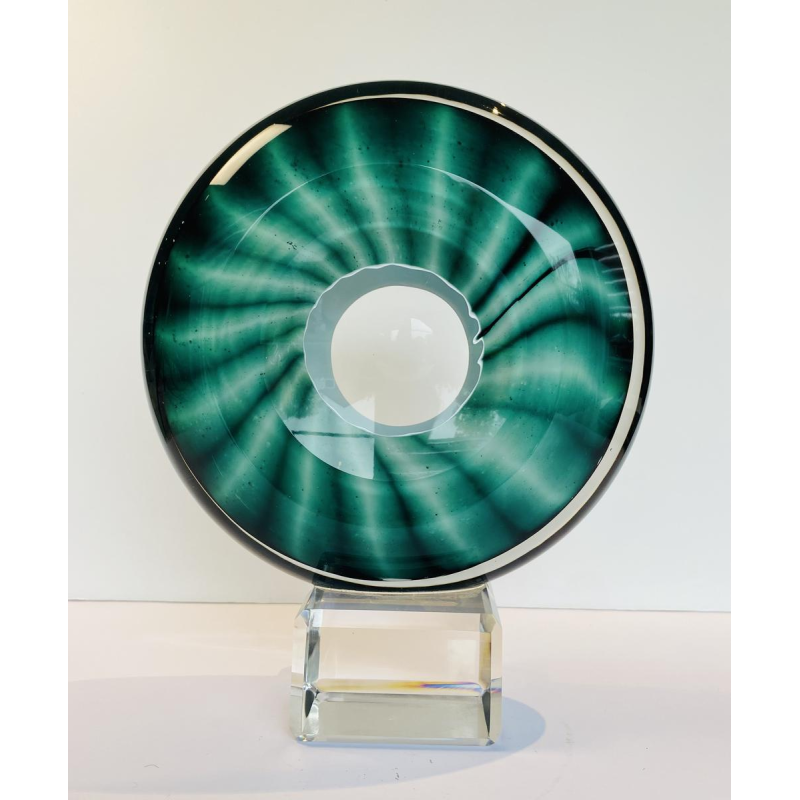 Alfred Collard, sculptuur "Disc" in helder kristal, drievoudig uitgevoerd in wit en groen