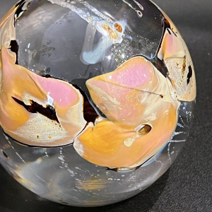 Louis Leloup, presse papier en cristal à décor d’oxydes métalliques, fin XXe s