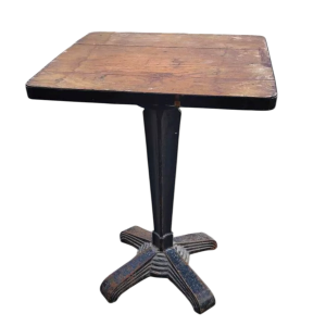 Bistrotafel van het merk Louis Vuitton, circa 1920